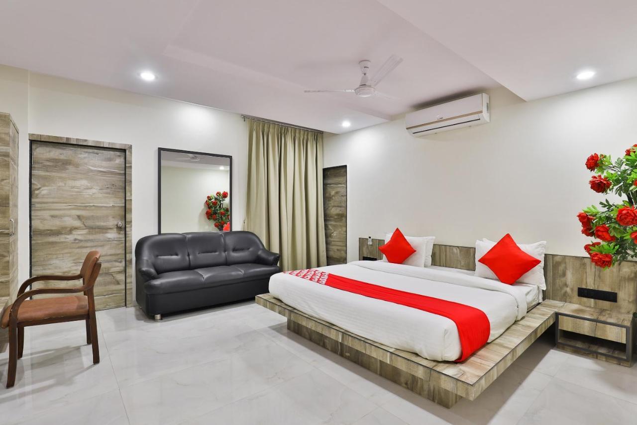 Oyo 23540 Hotel Suryakant Раджкот Экстерьер фото