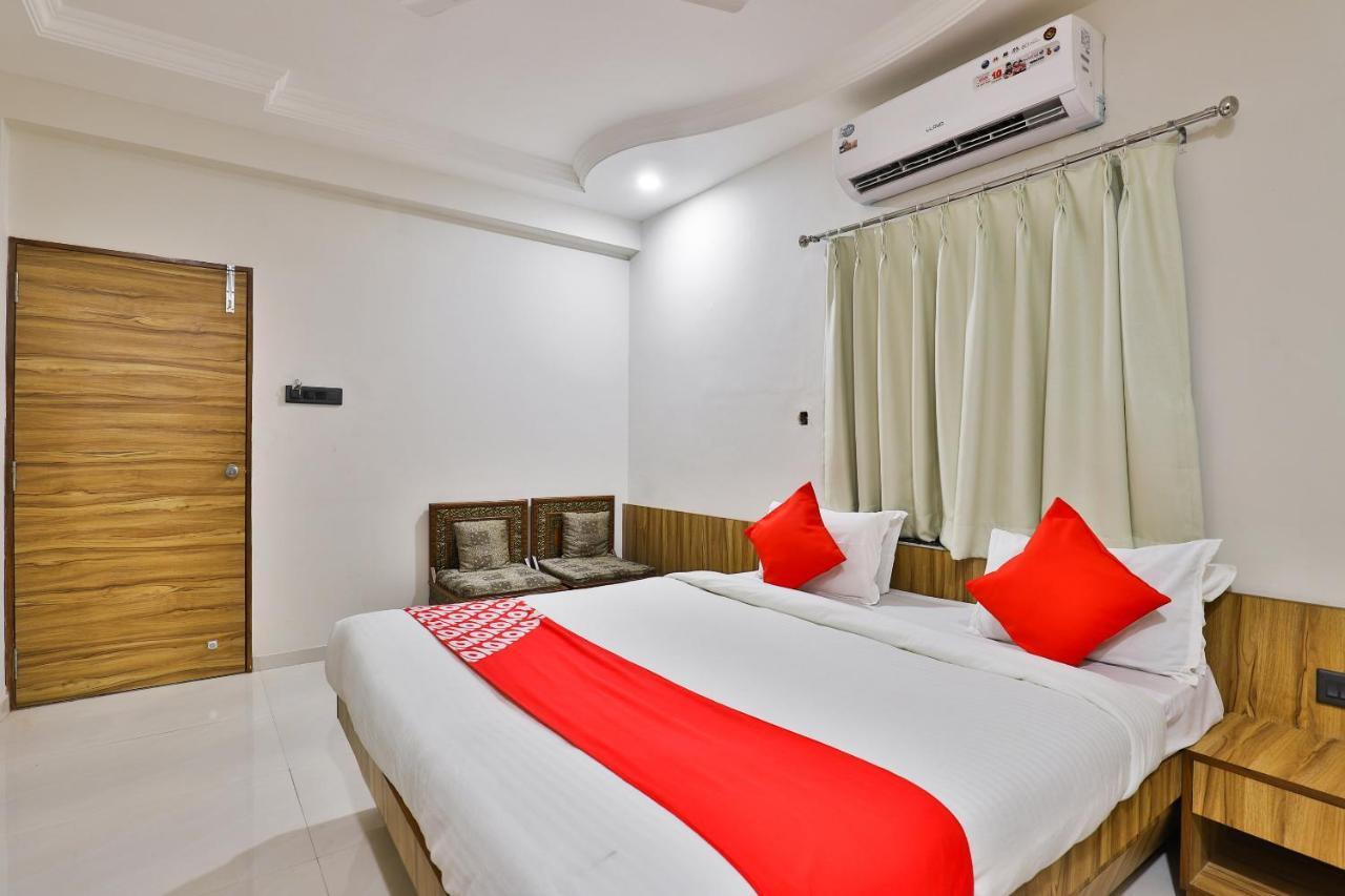 Oyo 23540 Hotel Suryakant Раджкот Экстерьер фото